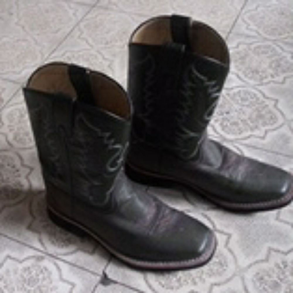 Kids size 2 Smoky Mountain Boots